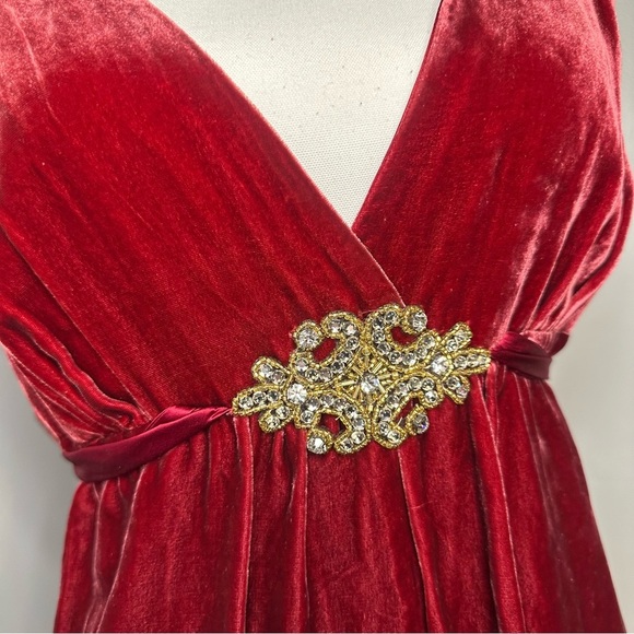 Laundry by Shelli Segal Red Velvet Gown | Size 8 | Crystal Brooch Detail | NWT - Picture 2 of 6